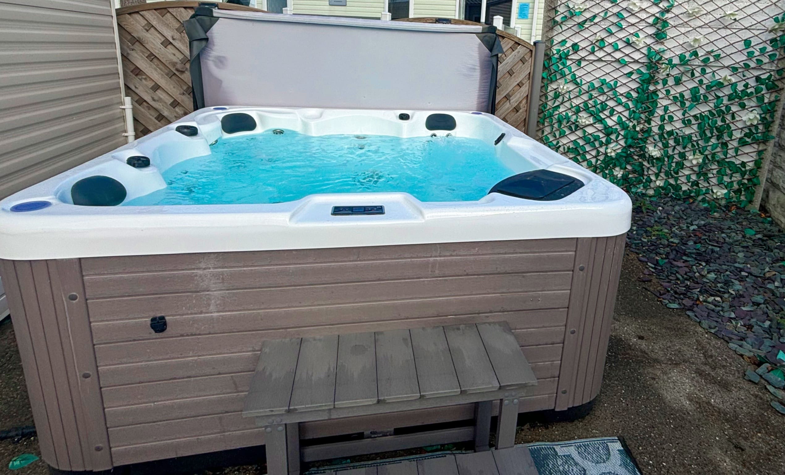 Holiday Rental Caravan at Patrington Haven Leisure Park